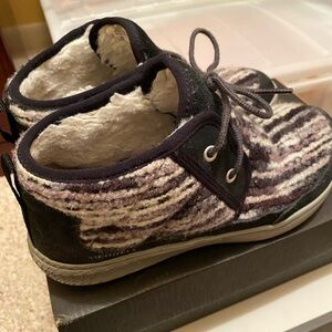 Merrell fuzzy boots/sneakers "Pechora Mid" style, Size 8